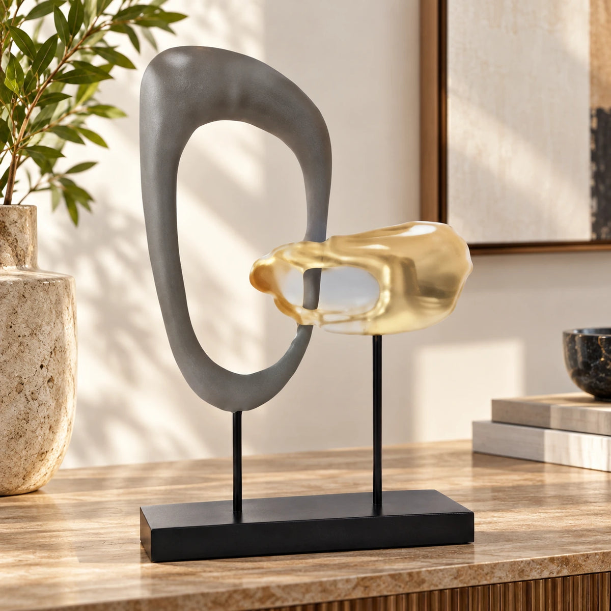 Gri Oval ve Altın Detaylı Soyut Masa Dekoru