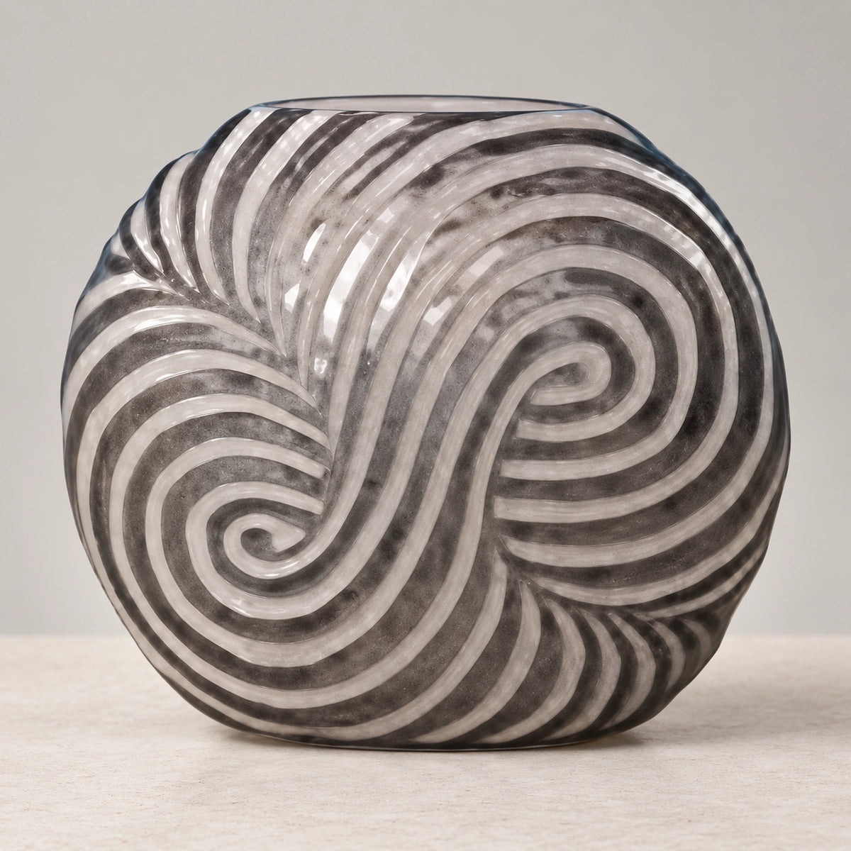 Spiral Desenli Yuvarlak Polyresin Vazo – YZ04462W-2SI
