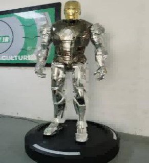 Gümüş Robot Zırh Heykeli